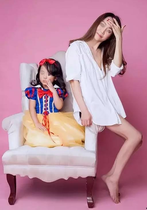 50丝袜老熟女慢摇,五十岁熟女演绎慢摇风情